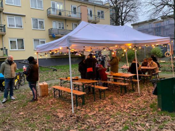 Bewonersbijeenkomst in de binnentuin Anslostraat 
